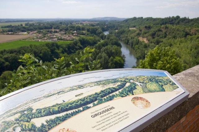 ¨Gite Du Cafe Suquet Giroussens Exteriér fotografie