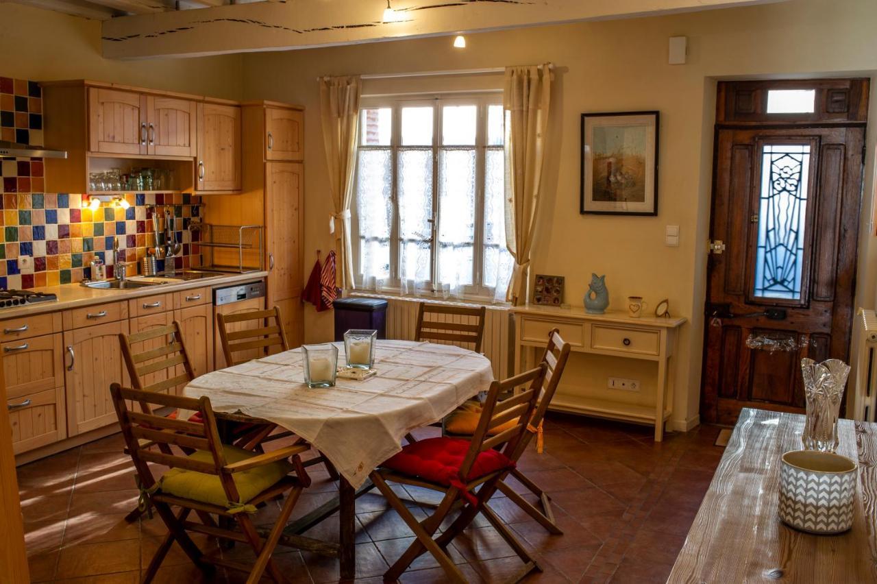 ¨Gite Du Cafe Suquet Giroussens Exteriér fotografie